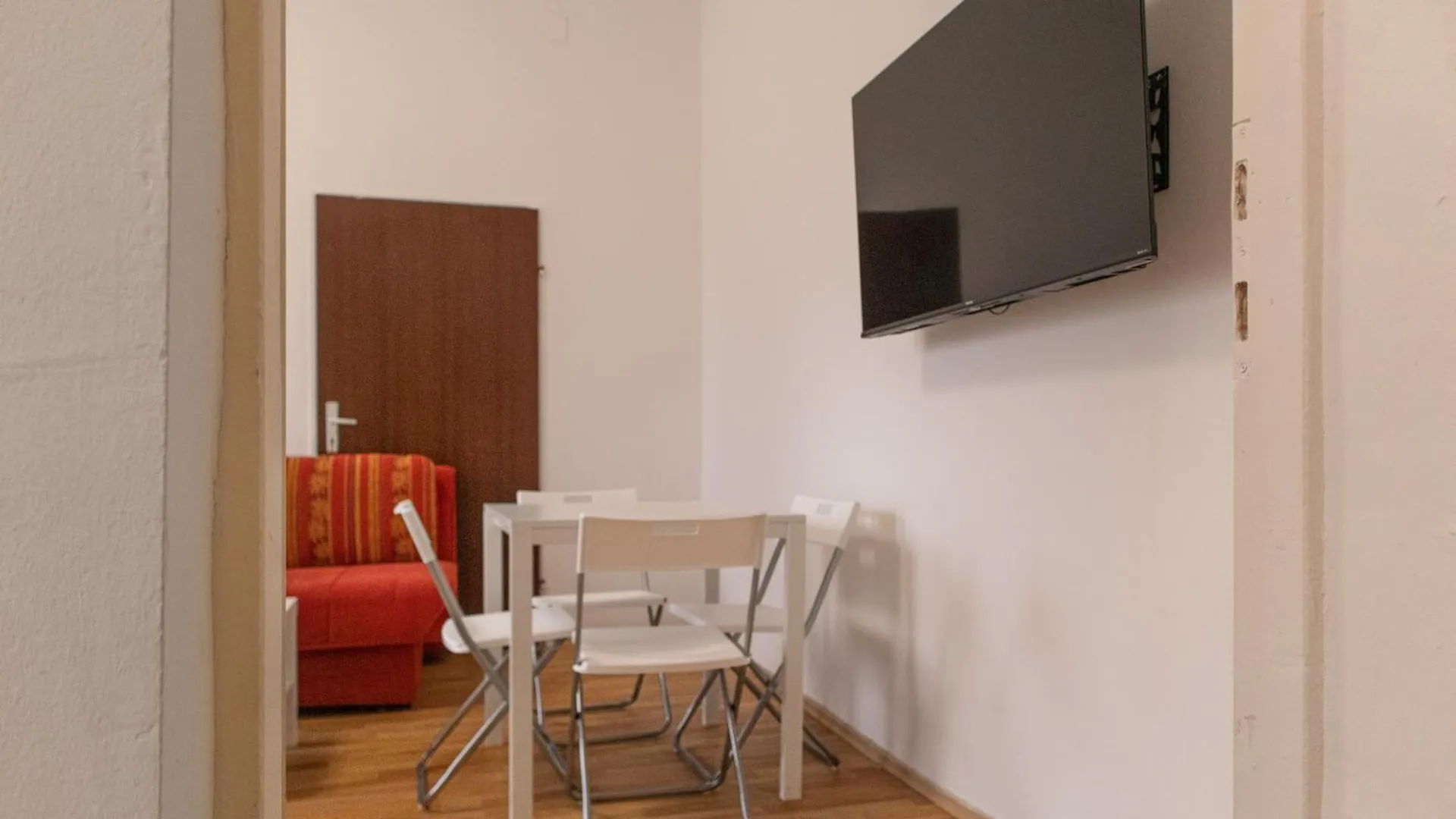 Homelike 2Br Apt. @Millenium Tower/Danube River Vienna Apartment