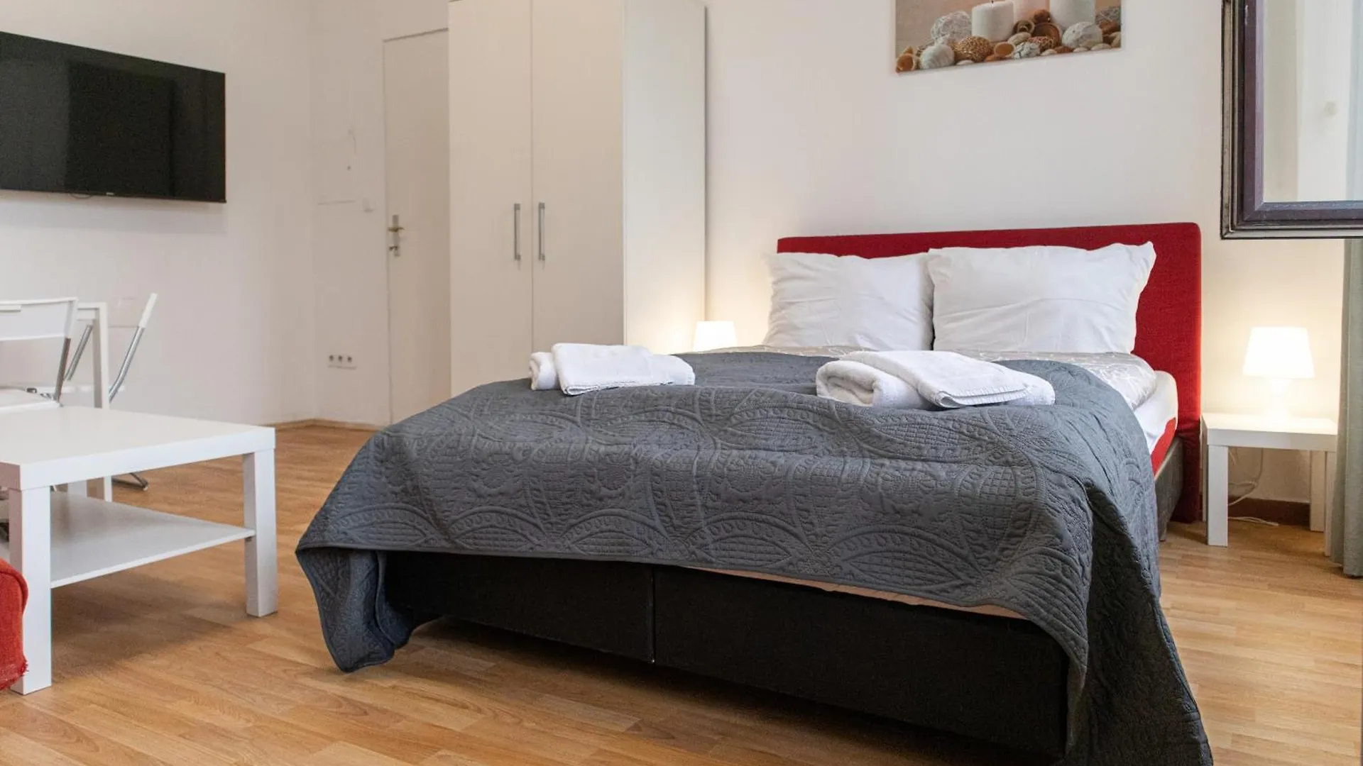 Homelike 2Br Apt. @Millenium Tower/Danube River Vienna Apartment